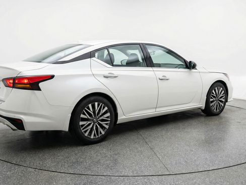 Used 2025 Nissan Altima 2.5 SV FWD image 9