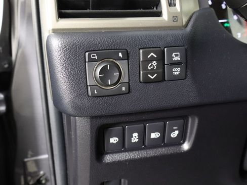 Used 2021 Lexus GX 460 Luxury w/ Accessory Package AWD/4WD image 23