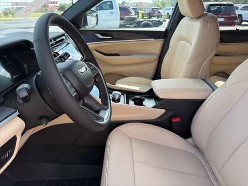 New 2025 Jeep Grand Cherokee L Limited w/ Luxury Tech Group II image 7