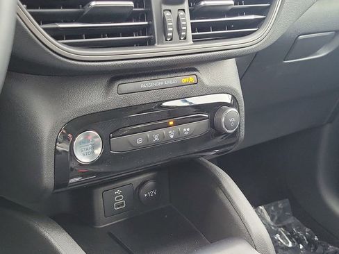 Used 2024 Ford Escape SE image 18