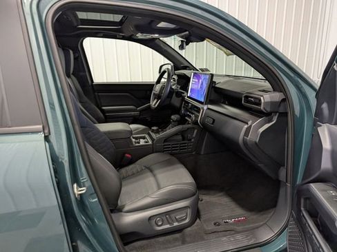 Used 2025 Toyota 4Runner TRD Off-Road Premium AWD/4WD image 29