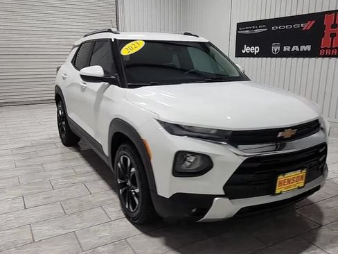 Used 2023 Chevrolet TrailBlazer LT FWD image 2