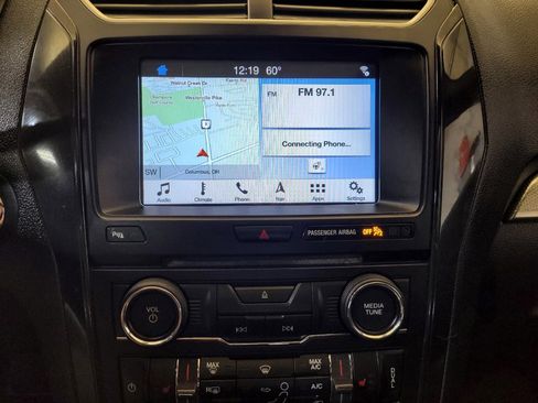 Used 2018 Ford Explorer XLT w/ Equipment Group 202A AWD/4WD image 25