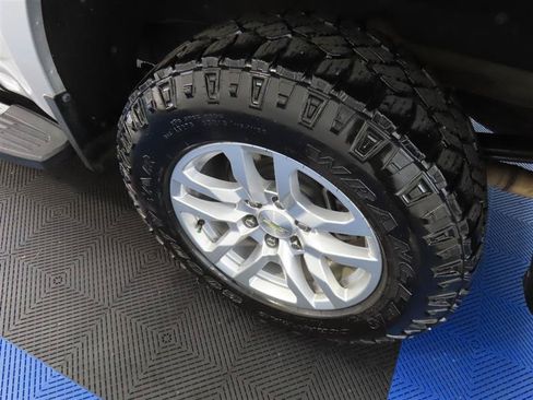 Used 2020 Chevrolet Silverado 1500 LT w/ All-Star Edition AWD/4WD image 8