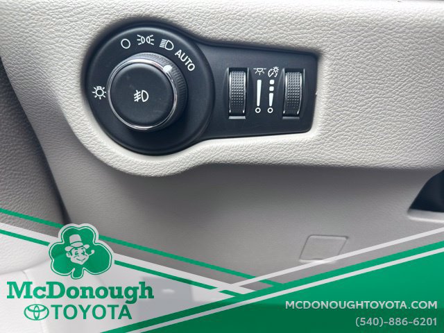 Used 2020 Chrysler Pacifica Limited w/ Advanced Safetytec Group FWD image 27