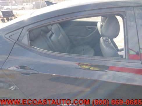 Used 2015 Hyundai Elantra SE w/ Option Group 02 FWD image 10