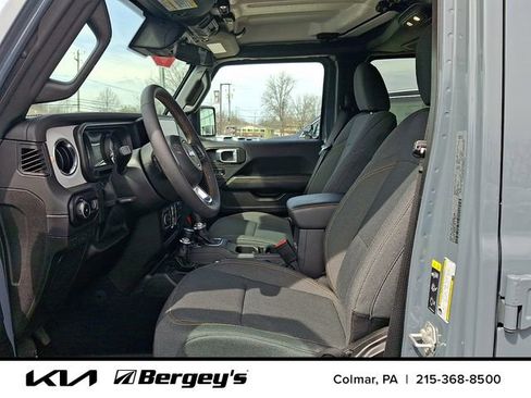 Used 2024 Jeep Wrangler Sahara image 15