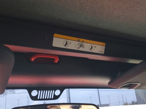 Used 2015 Jeep Wrangler Sport image 28