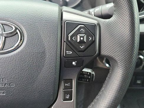 Used 2019 Toyota Tacoma TRD Off-Road w/ Technology Package AWD/4WD image 23