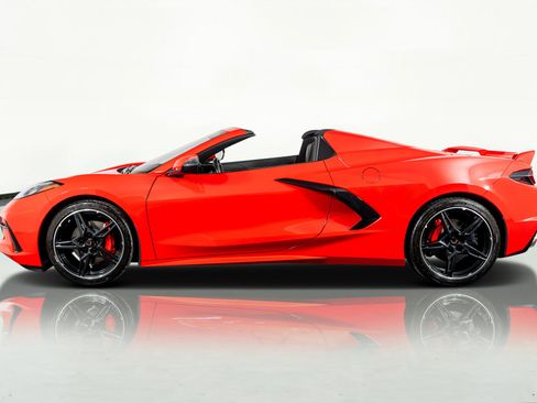 Used 2021 Chevrolet Corvette Stingray Convertible w/ 1LT image 16