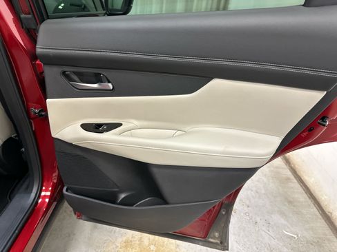 Certified 2025 Nissan Murano SL w/ Cargo Package AWD/4WD image 30