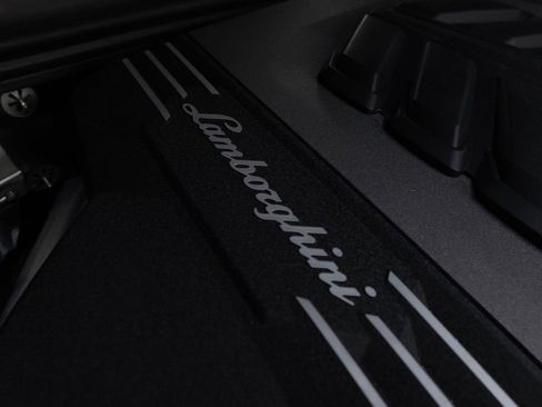 Used 2024 Lamborghini Urus Performante AWD/4WD image 86