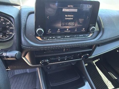 Used 2025 Nissan Rogue S AWD/4WD image 15
