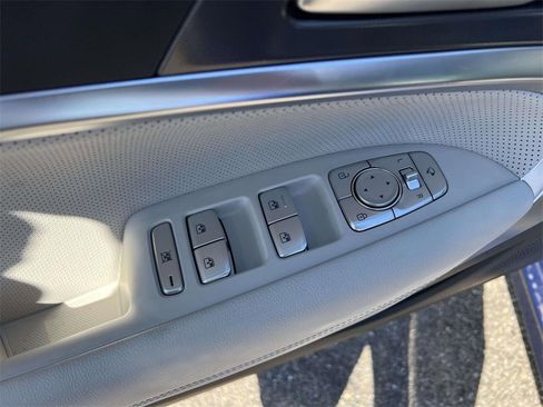 Certified 2025 Genesis G70 3.3T Advanced image 17