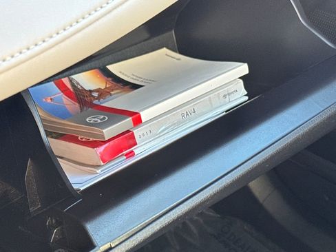 Used 2013 Toyota RAV4 Limited image 29