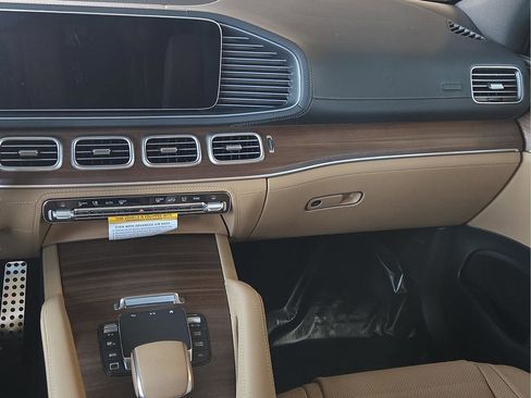 New 2026 Mercedes-Benz GLS 580 4MATIC image 15