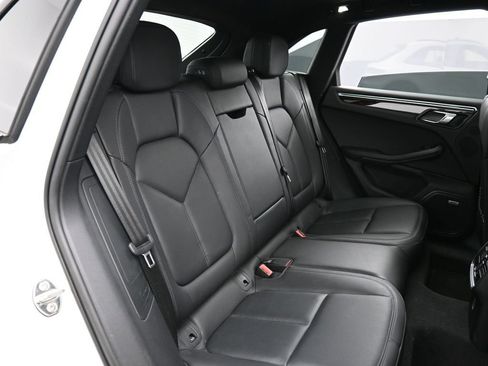 Certified 2022 Porsche Macan image 26