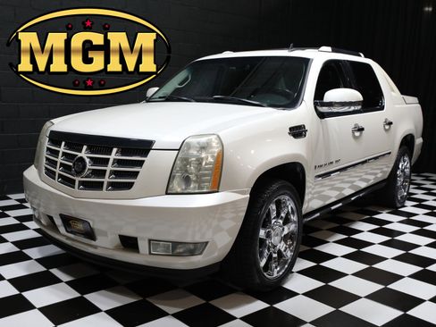 Used 2007 Cadillac Escalade EXT w/ Information Package AWD/4WD image 1