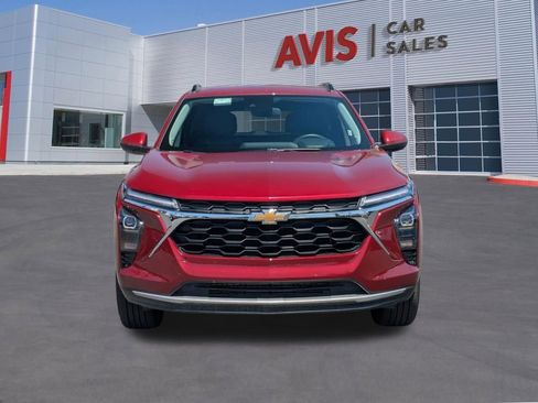 Used 2025 Chevrolet Trax LT w/ LT Convenience Package FWD image 2