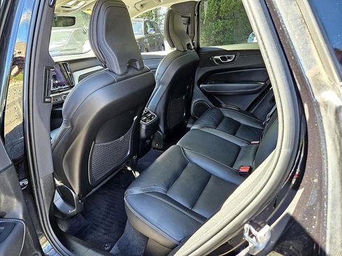 Used 2022 Volvo XC60 B5 Inscription w/ Advanced Package image 8