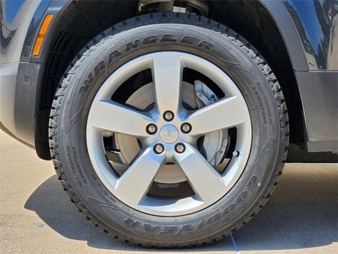 New 2024 Land Rover Defender 110 S image 10