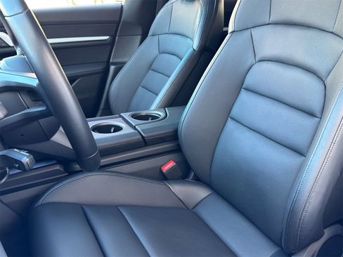 Used 2023 Porsche Taycan 4 Cross Turismo image 5