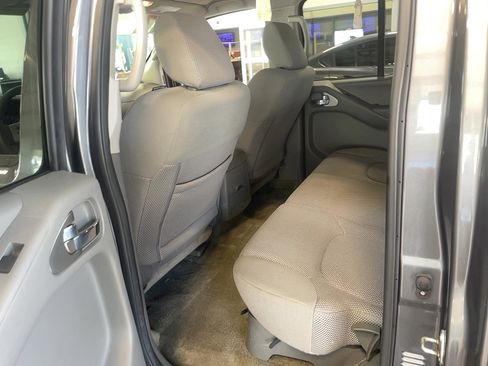 Used 2017 Nissan Frontier SV AWD/4WD image 19