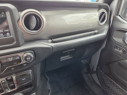 Used 2018 Jeep Wrangler Unlimited Sahara image 27