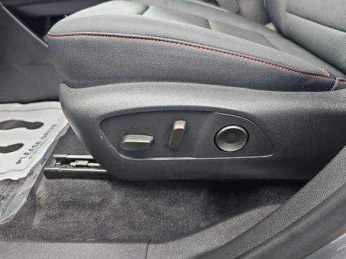 Used 2025 Chevrolet Traverse Z71 AWD/4WD image 28