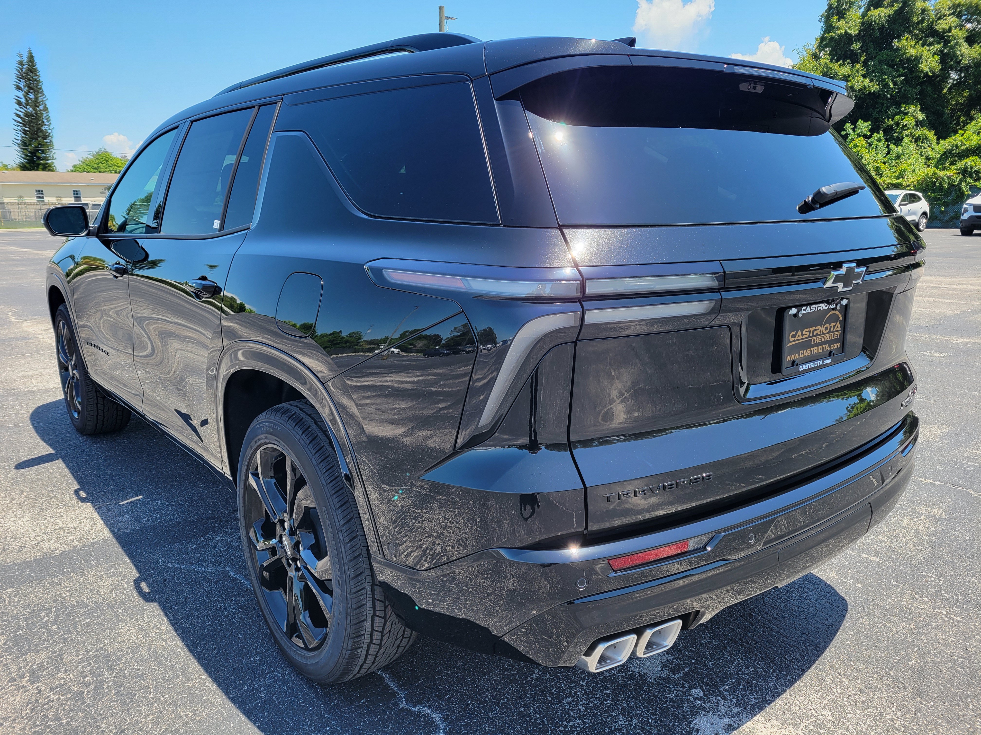 New 2027 Chevrolet Traverse RS w/ LPO, Floor Liner Package FWD image 10