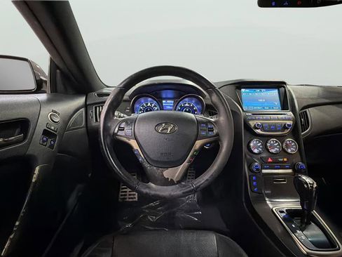 Used 2013 Hyundai Genesis 3.8 image 16