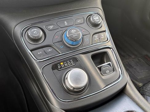 Used 2016 Chrysler 200 S w/ Comfort Group image 28