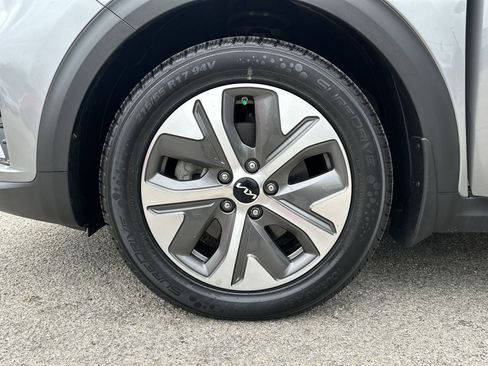 Used 2022 Kia Niro EX Premium w/ Cold Weather Package image 19