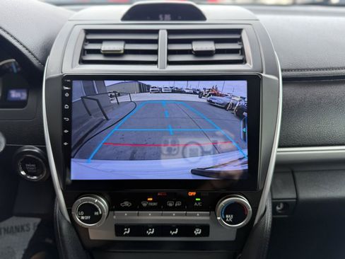 Used 2014 Toyota Camry SE w/ Moonroof Package FWD image 19