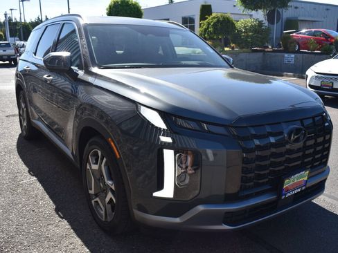 Used 2023 Hyundai Palisade Limited AWD/4WD image 3