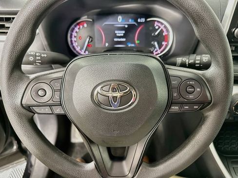 Used 2025 Toyota RAV4 XLE AWD/4WD image 18