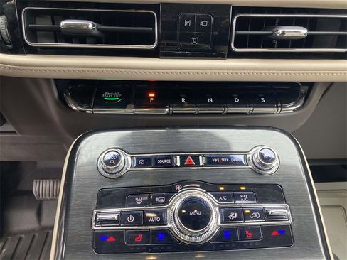Used 2022 Lincoln Nautilus Reserve image 16