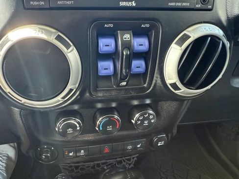 Used 2017 Jeep Wrangler Unlimited Rubicon w/ Max Tow Package AWD/4WD image 27