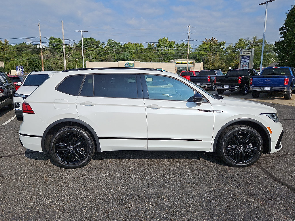 Used 2022 Volkswagen Tiguan SE R-Line AWD/4WD image 10