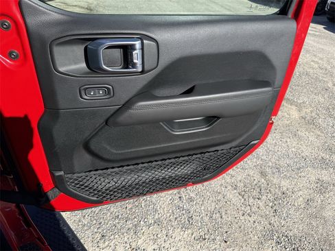 Used 2021 Jeep Wrangler Unlimited Sahara image 35