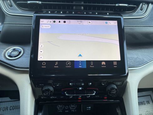 Used 2024 Jeep Grand Cherokee L Limited w/ Luxury Tech Group II image 18