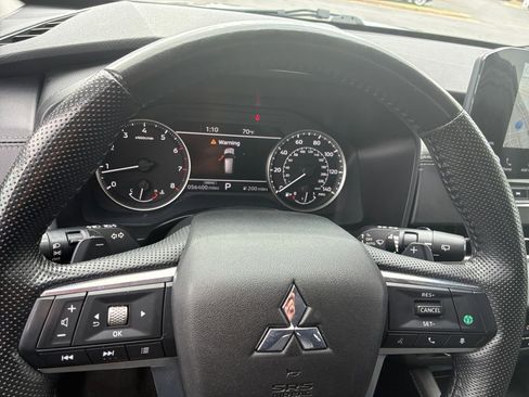 Used 2024 Mitsubishi Outlander FWD image 11