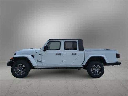New 2025 Jeep Gladiator Sport image 5