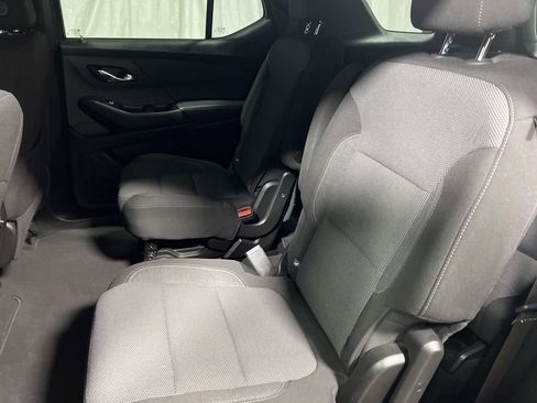 Used 2023 Chevrolet Traverse LT image 18