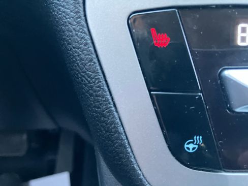 Used 2020 Ford Explorer XLT w/ Equipment Group 202A image 27