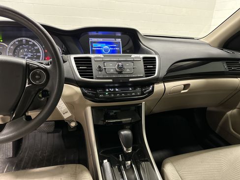 Used 2017 Honda Accord LX image 30