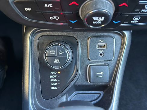 Used 2019 Jeep Compass Trailhawk image 19