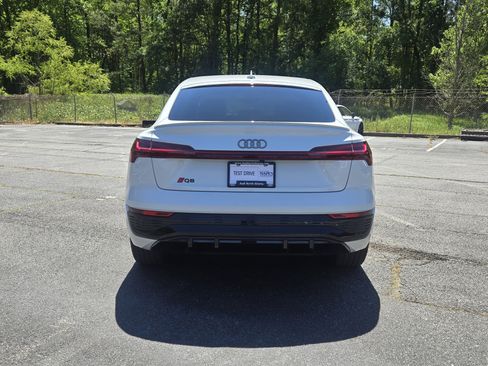 Used 2024 Audi Q8 e-tron Premium Plus w/ Premium Plus Package AWD/4WD image 4