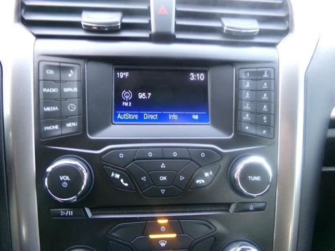 Used 2017 Ford Fusion SE image 19