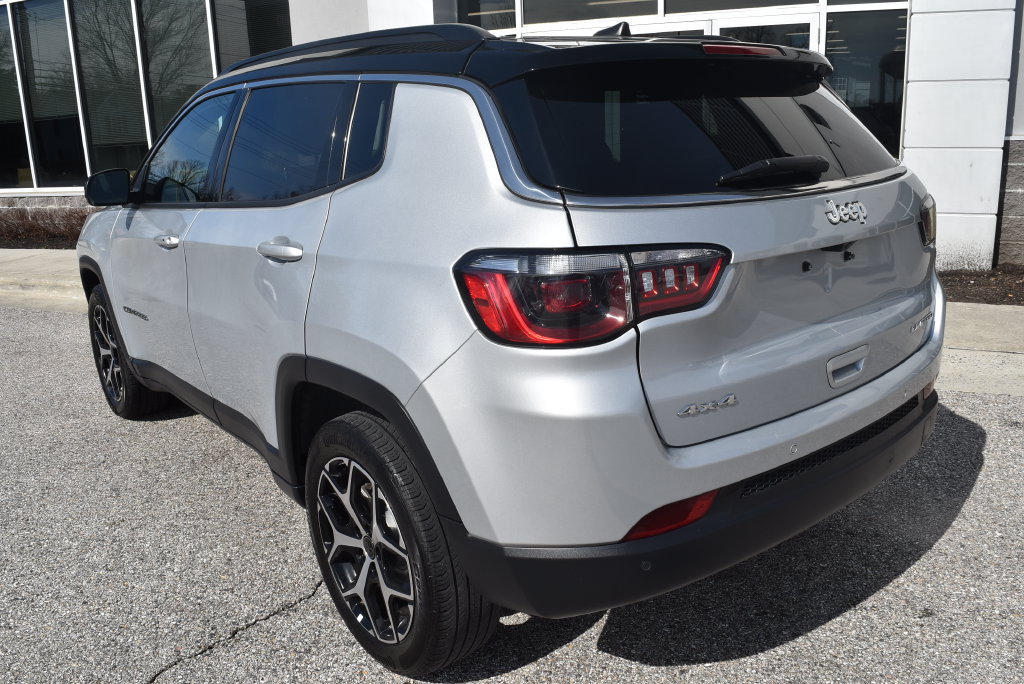Used 2025 Jeep Compass Limited AWD/4WD image 5